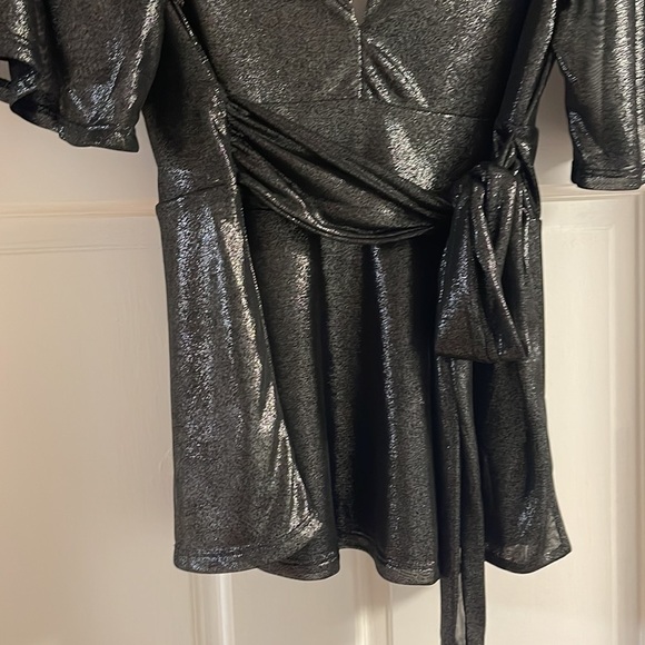 Express Women’s Metallic Flutter Sleeve Top NWOT - Picture 6 of 9